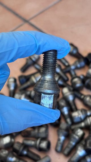 Tornillos de Rueda Coche