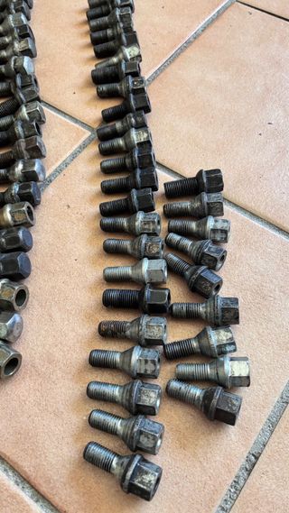 Tornillos de Rueda Coche