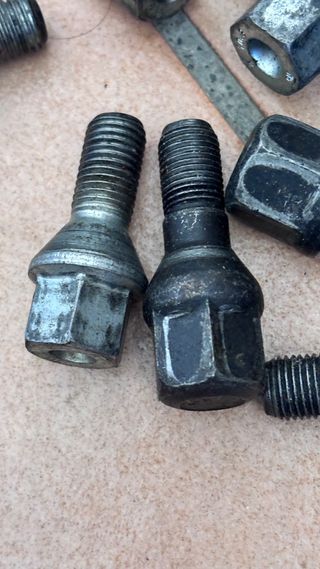 Tornillos de Rueda Coche