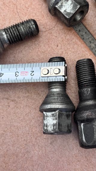 Tornillos de Rueda Coche