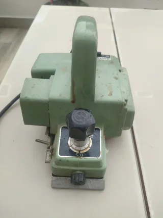 Cepillo Eléctrico para Madera Aichi