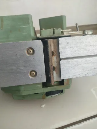 Cepillo Eléctrico para Madera Aichi