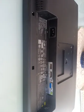 Monitor Lenovo Negro PC y TV