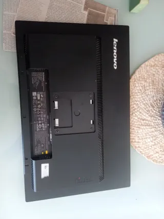 Monitor Lenovo Negro PC y TV