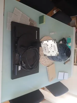 Monitor Lenovo Negro PC y TV