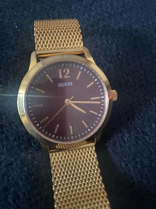 Reloj Guess Dorado y Burdeos Nuevo