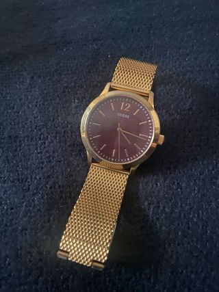 Reloj Guess Dorado y Burdeos Nuevo