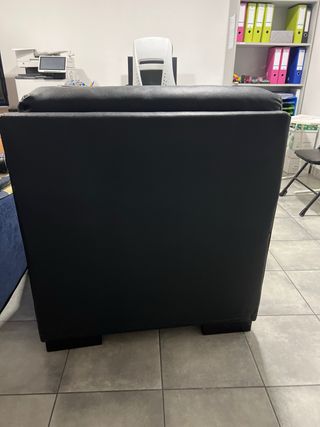 Sofá individual negro piel