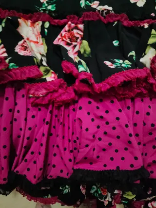 Traje de Flamenca Negro con Flores Burdeos