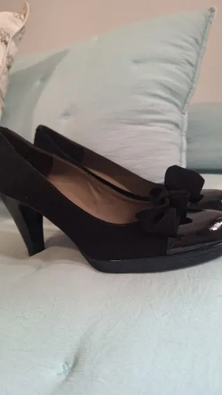 Zapatos de tacón negros con lazo Pablo Ochoa