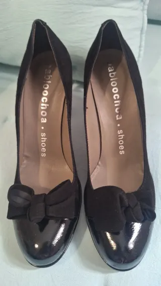 Zapatos de tacón negros con lazo Pablo Ochoa