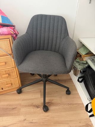 Silla de oficina giratoria gris