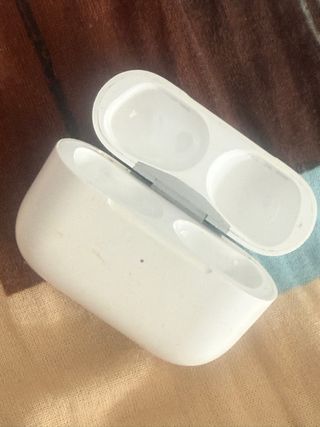 Caja AirPods A2700