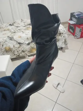 Stivaletto nero tacco basso