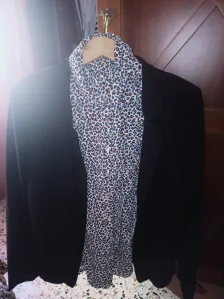 Conjunto Chaqueta y Blusa Estampada