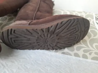 Stivali UGG marroni con bottoni