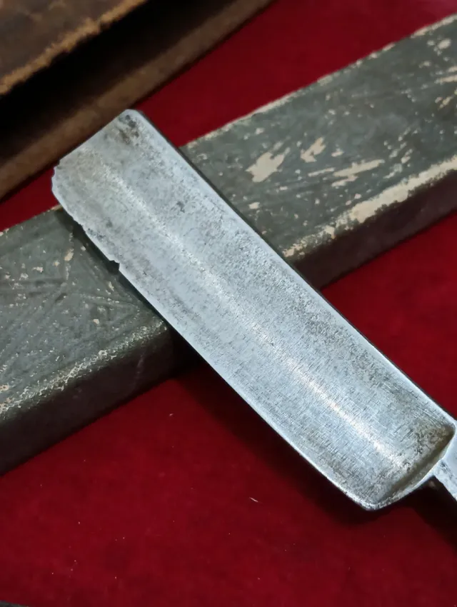 Navaja CAMPEÓN 14 y afilador de cuero antiguo