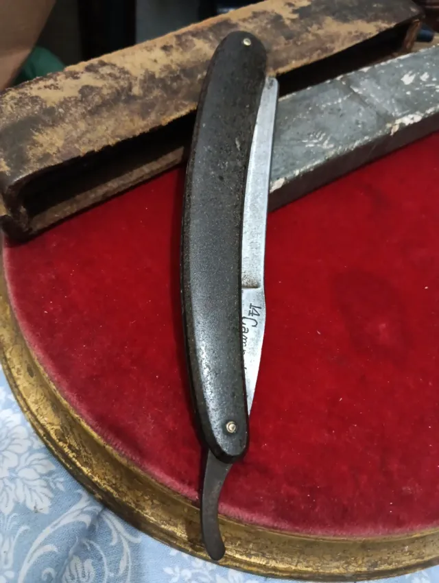Navaja CAMPEÓN 14 y afilador de cuero antiguo