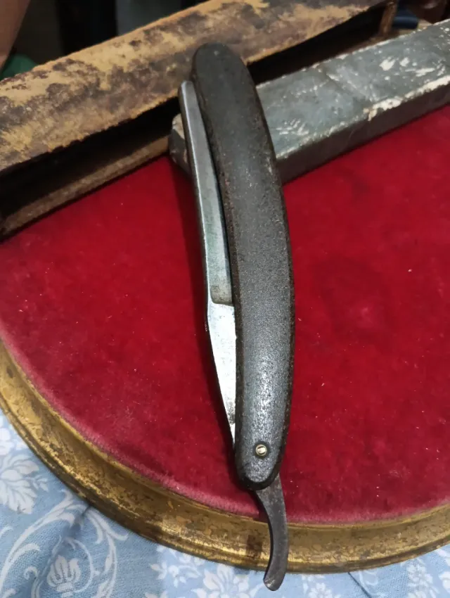 Navaja CAMPEÓN 14 y afilador de cuero antiguo