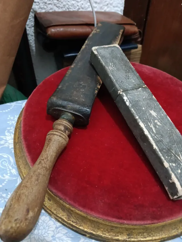 Navaja CAMPEÓN 14 y afilador de cuero antiguo