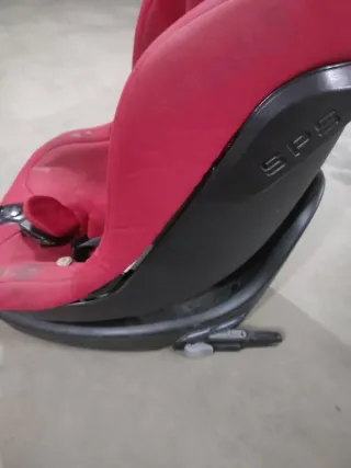 Silla de coche roja