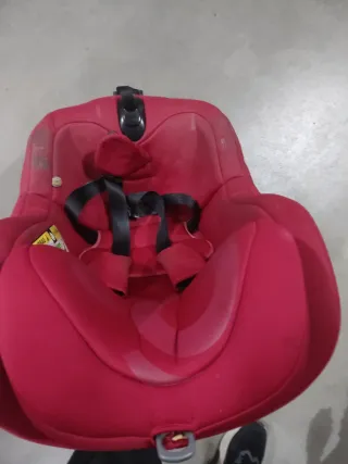Silla de coche roja