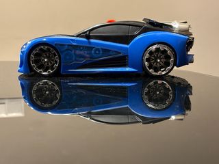 Coche de Juguete Azul con Llantas Cromadas