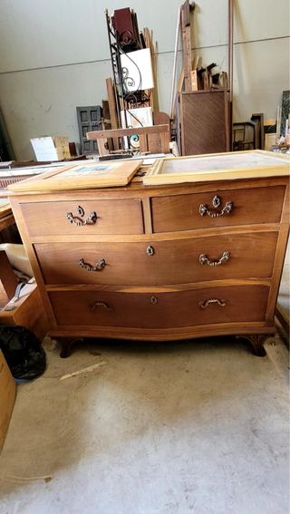 Mueble antiguo de madera