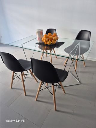 Mesa de cristal templado y acero inoxidable