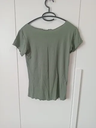 T-shirt verde militare dettagli ondulati viscosa