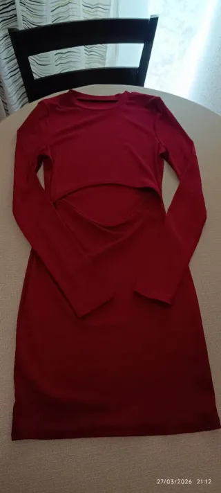Vestido rojo manga larga con abertura
