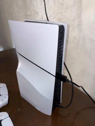 PlayStation 5 Slim con 2 mandos juegos fifa25 gta5