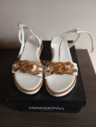 Sandalias Primadonna Collection Blancas y Doradas