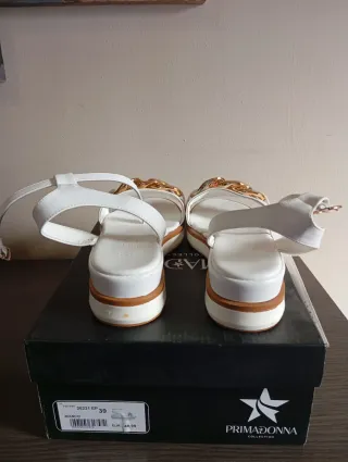 Sandalias Primadonna Collection Blancas y Doradas