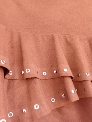 Falda mini vuelo antelina tachuelas