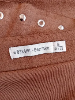 Falda mini vuelo antelina tachuelas