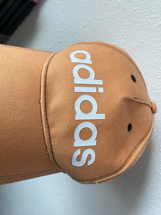 Gorra Adidas Naranja y Negra