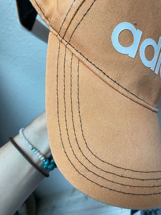 Gorra Adidas Naranja y Negra