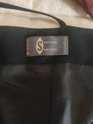 Vestido de fiesta negro con flores