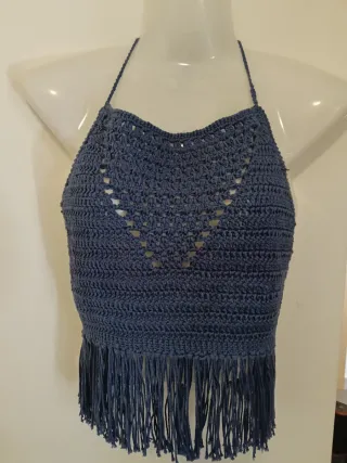 Top ganchillo azul hecho a mano