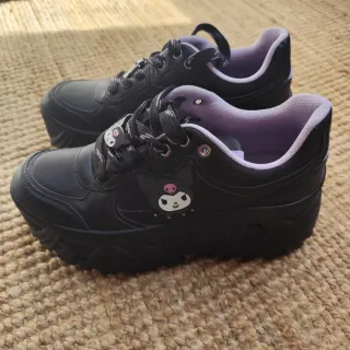 Zapatillas Kuromi Bershka Talla 38 SIN ESTRENAR