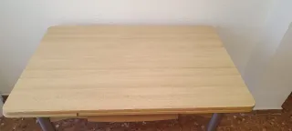 Mesa de cocina con 4 sillas 70x110