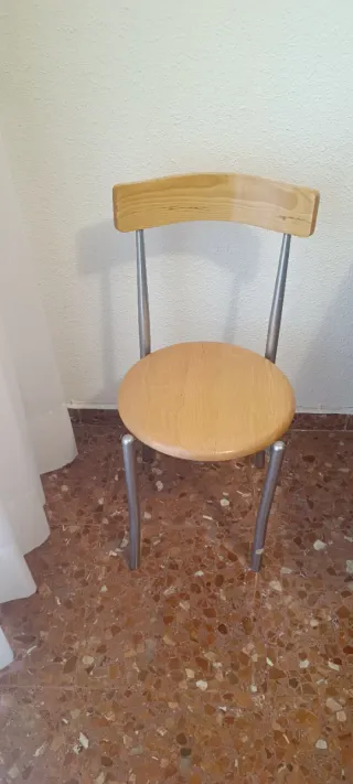 Mesa de cocina con 4 sillas 70x110