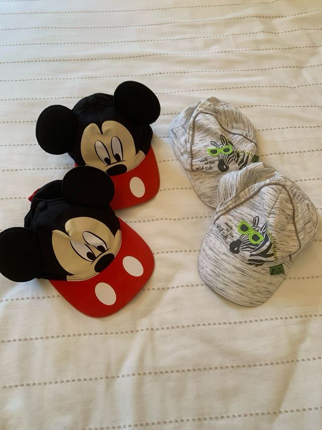 Lote Gorras gemelos 3-4 años