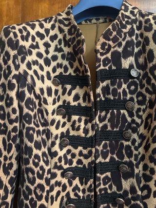 Chaqueta militar estampado leopardo