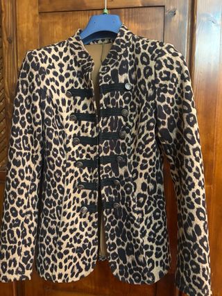 Chaqueta militar estampado leopardo