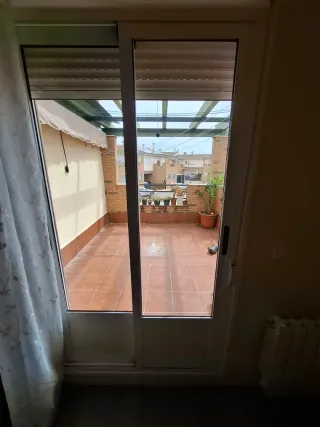 7 Ventanas y 2 Puertas Aluminio Blanco con Persian