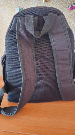 Mochila Nikon Negra con detalles amarillos