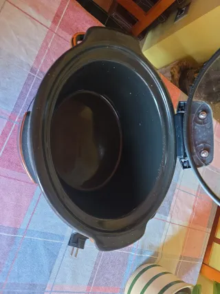 Olla Crock-Pot Gris y Dorada