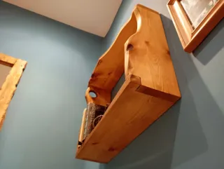 Estantería rústica de madera